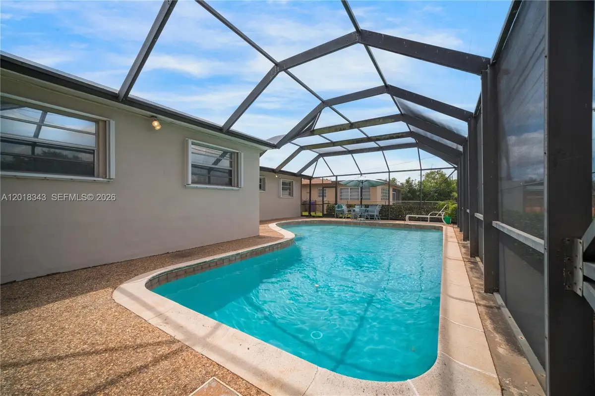 810 NW 78th Ave, Pembroke Pines, FL 33024 - #1