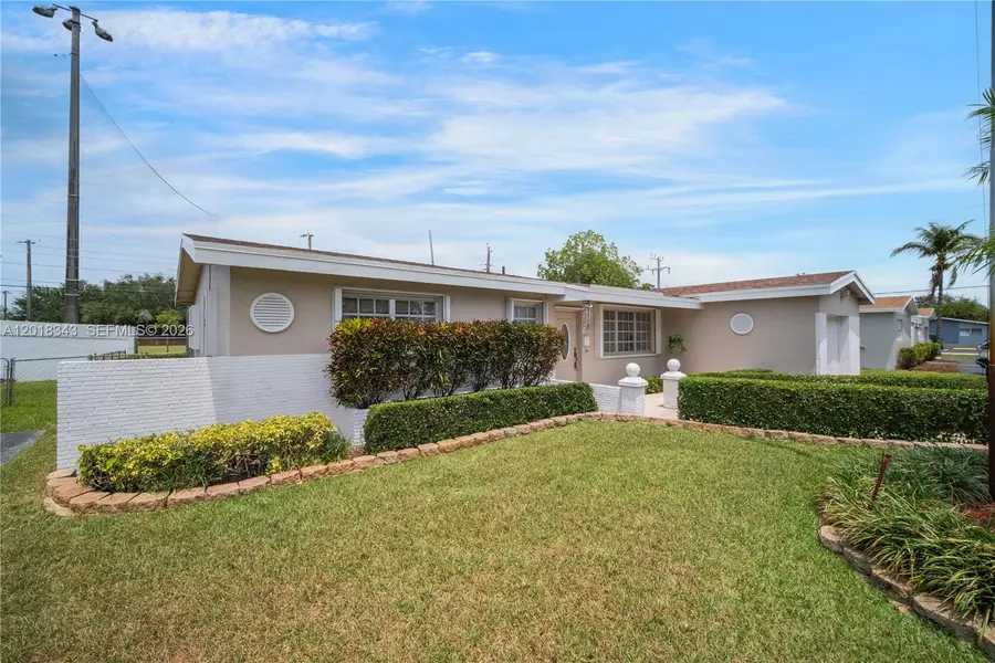 810 NW 78th Ave, Pembroke Pines, FL 33024 - #2