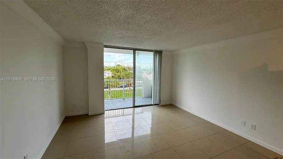 2020 NE 135th St #303, North Miami, FL 33181 - #3