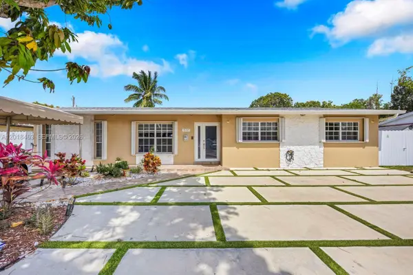 15725 SW 102nd Pl, Miami, FL 33157