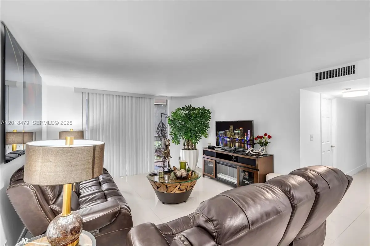 8511 NW 8th St #309, Miami, FL 33126 - #1