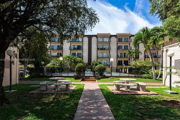 1950 W 54th St #412, Hialeah, FL 33012