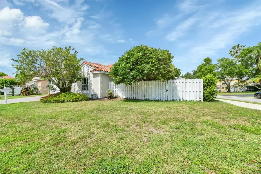 535 Somerset Way, Weston, FL 33326 - #3