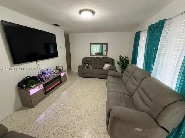 9385-9387 SW 37th St, Miami, FL 33165 - #2