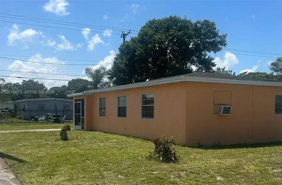 2925 NW 5th St, Fort Lauderdale, FL 33311 - #2