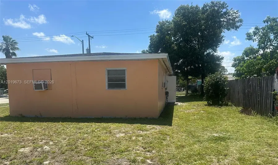 2925 NW 5th St, Fort Lauderdale, FL 33311 - #3