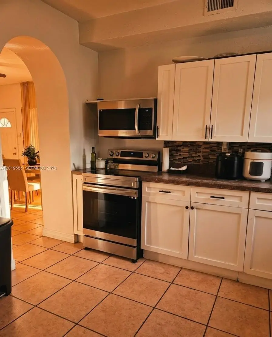 571 NE 172nd St, North Miami Beach, FL 33162 - #3