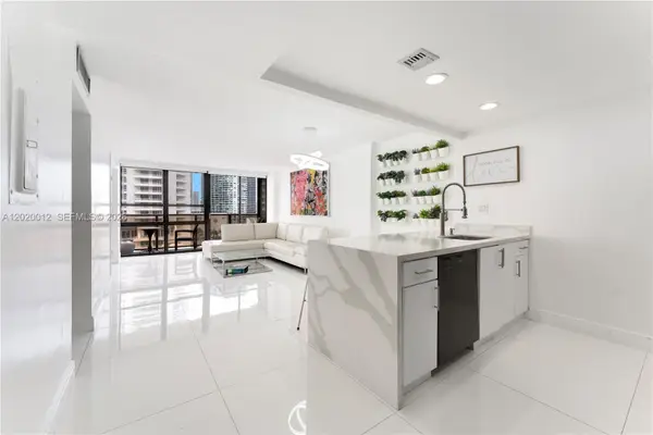 600 NE 36th St #1111, Miami, FL 33137