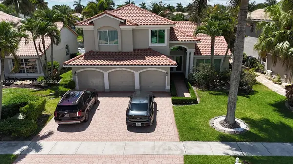 19432 Preserve Dr, Boca Raton, FL 33498