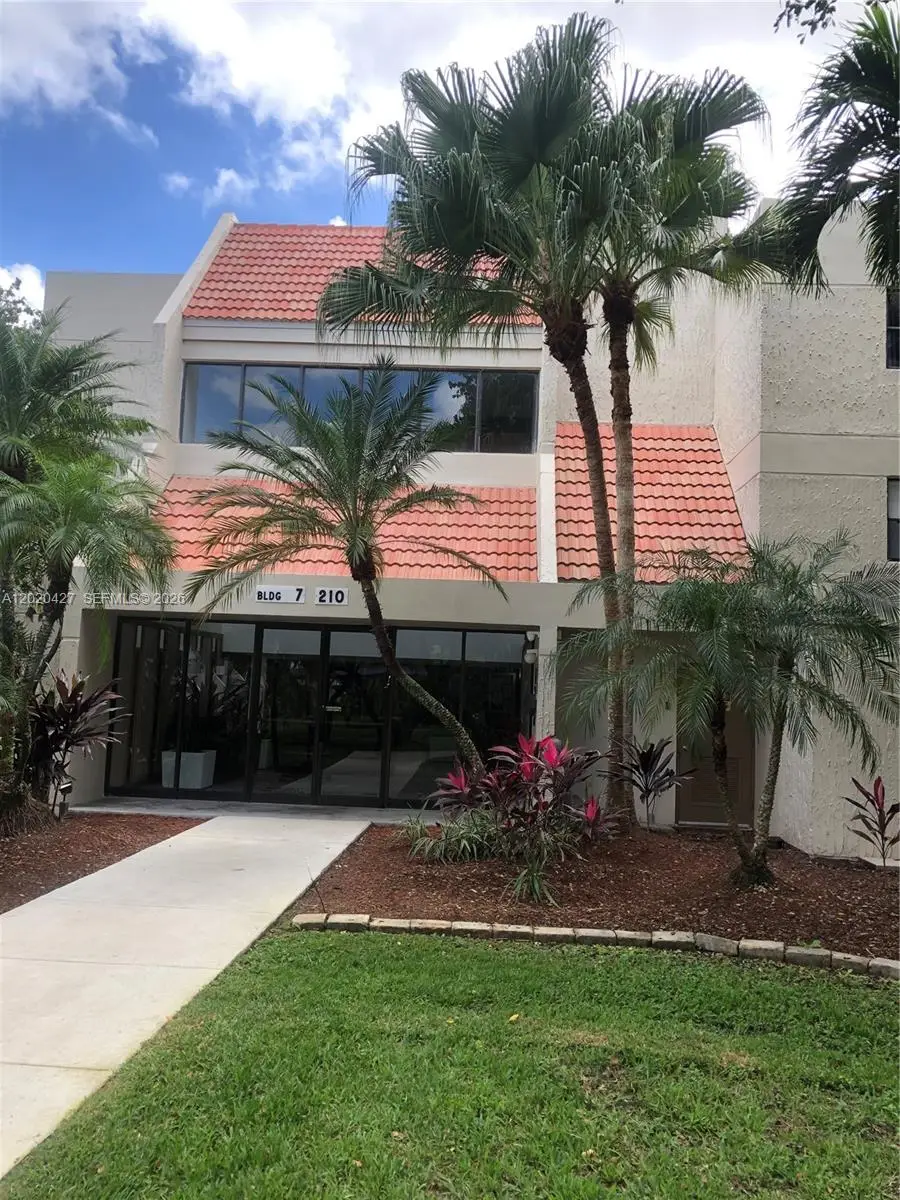 210 Lakeview Dr #207, Weston, FL 33326 - #1