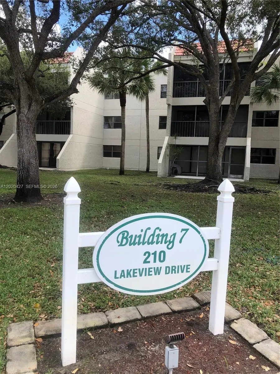 210 Lakeview Dr #207, Weston, FL 33326 - #2