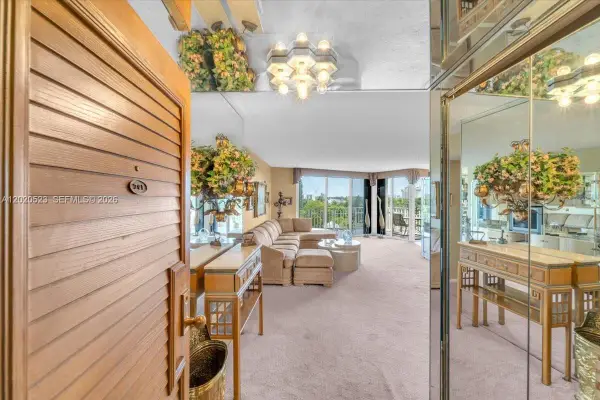 1000 Quayside Ter #701, Miami, FL 33138