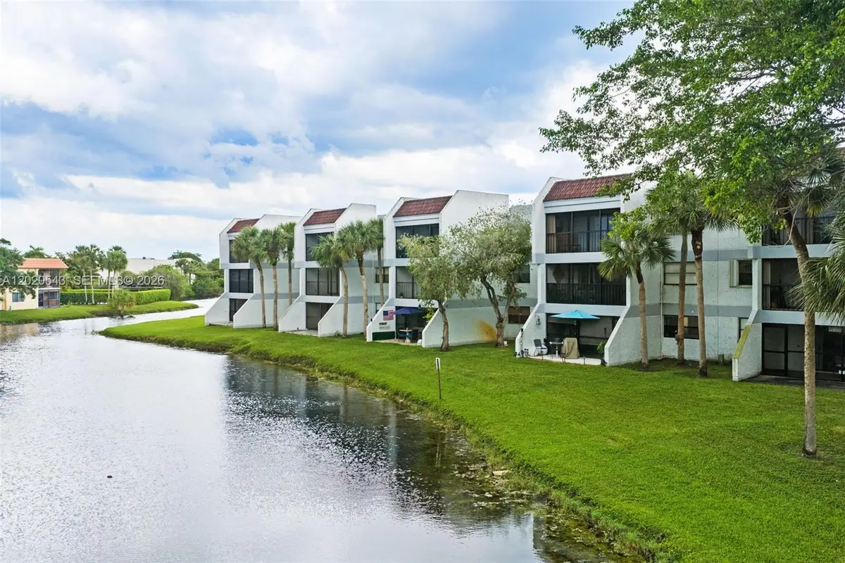 200 Lakeview Dr #113, Weston, FL 33326 - #1