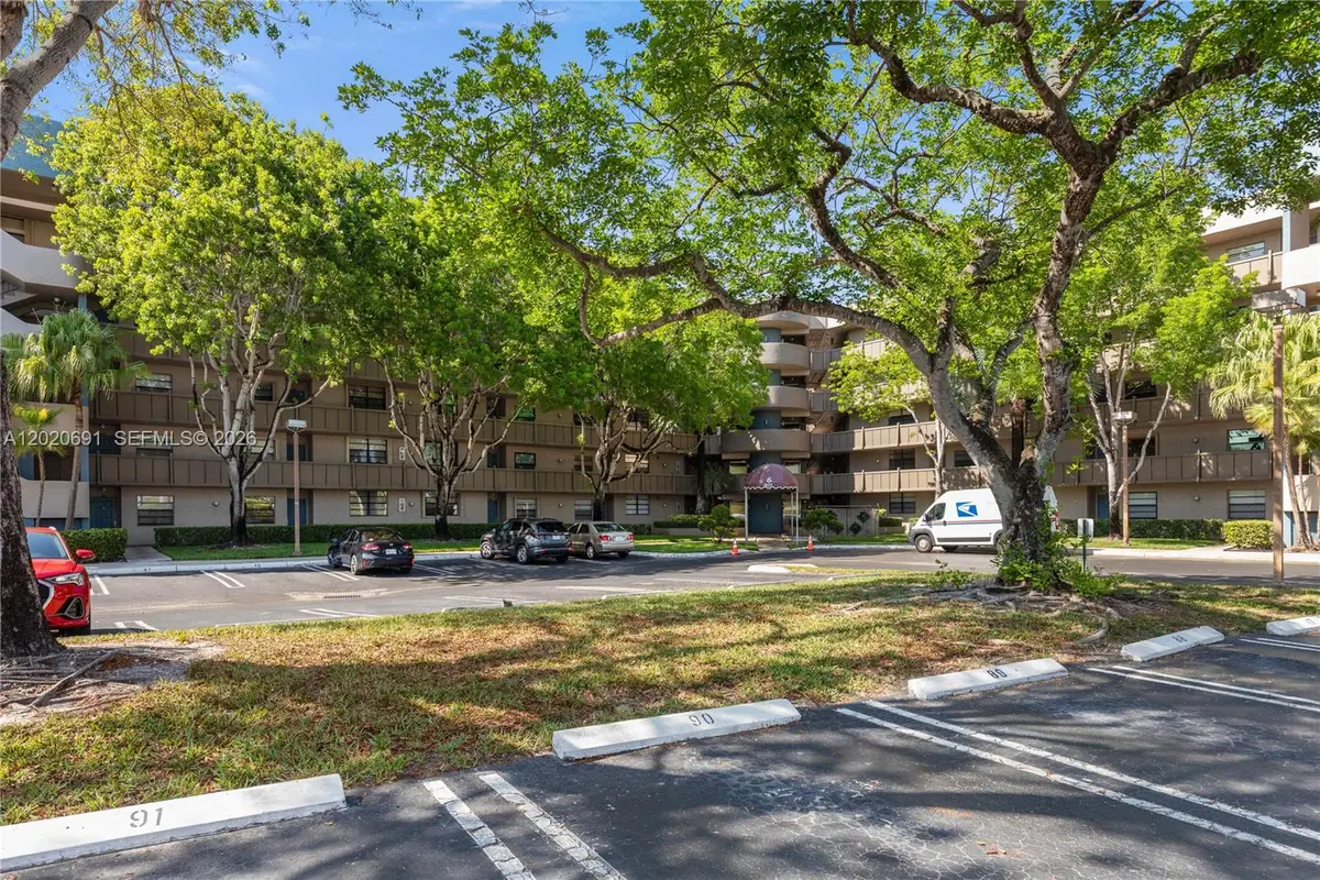 901 Colony Point Cir #521, Pembroke Pines, FL 33026 - #1