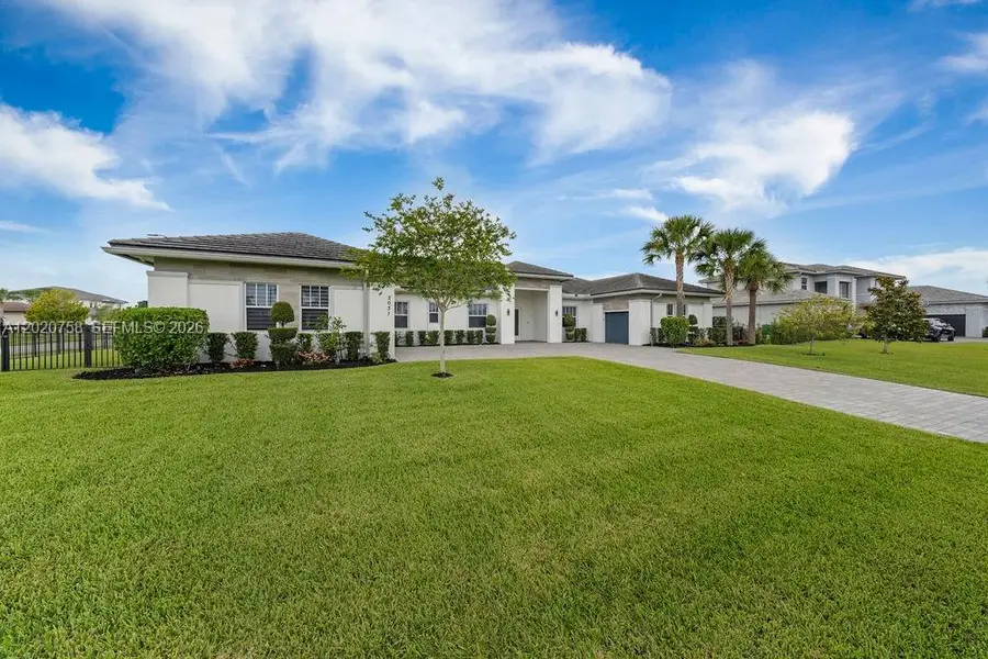 2031 Meadows Dr, Davie, FL 33324 - #2