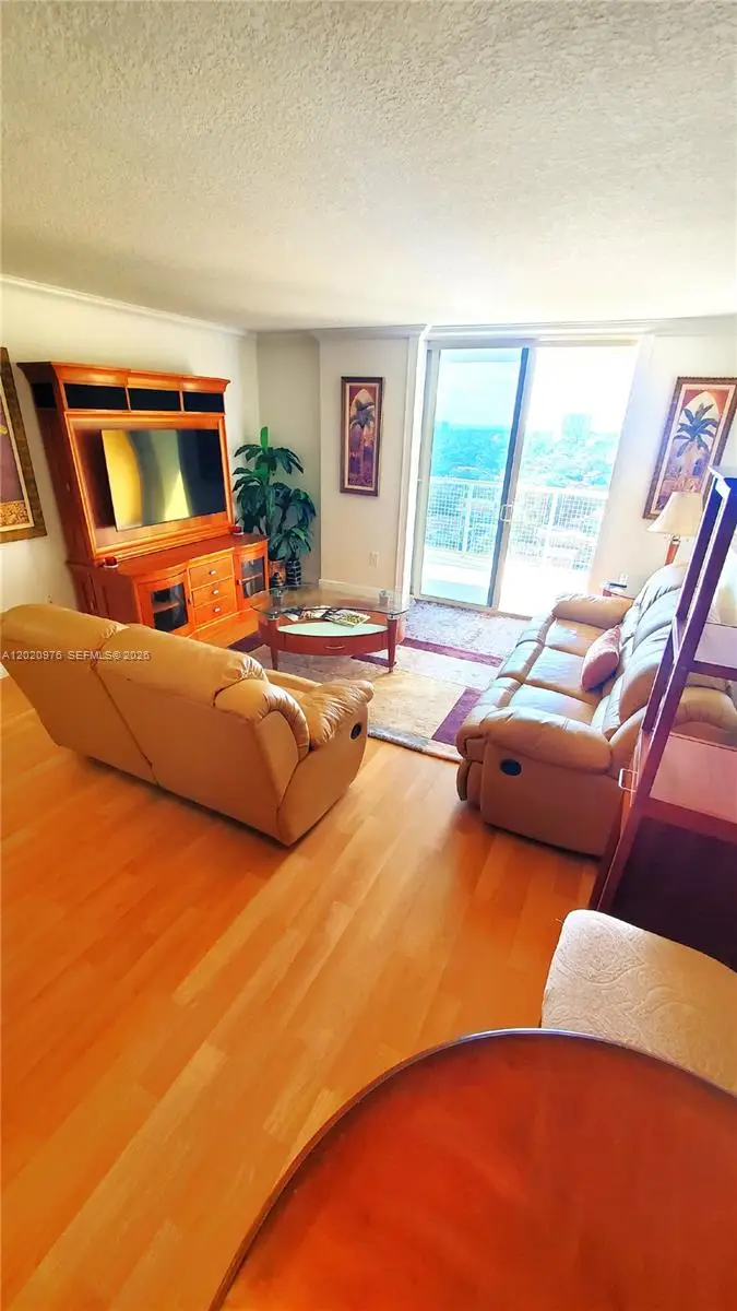 900 SW 8th St #1501, Miami, FL 33130 - #3
