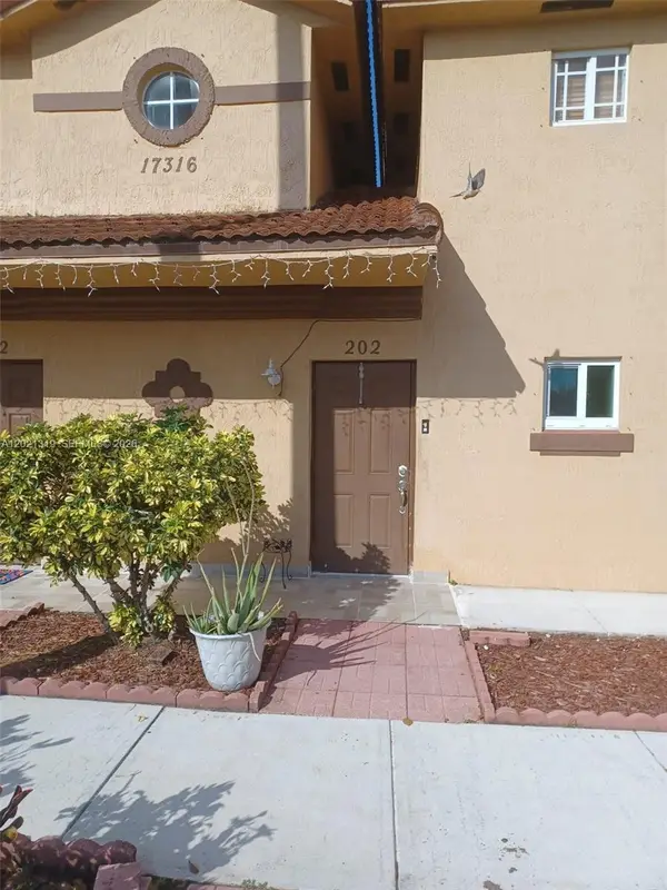 17316 NW 74th Ave #202, Hialeah, FL 33015
