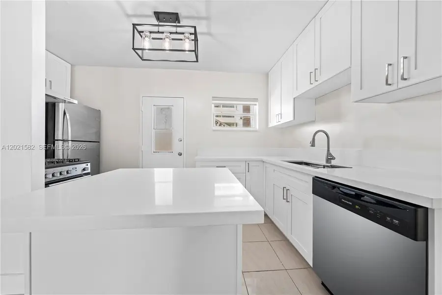 1300 Lincoln Rd #D204, Miami Beach, FL 33139 - #3