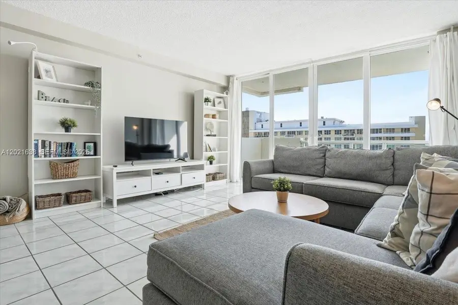 5601 Collins Ave #1517, Miami Beach, FL 33140 - #3