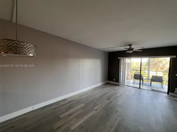 9440 SW 8th St #320, Boca Raton, FL 33428