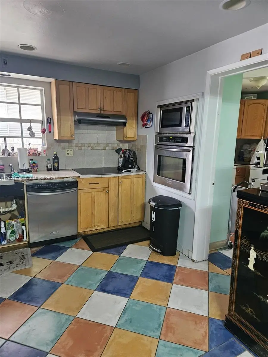 221 NW 46th Ct, Oakland Park, FL 33309 - #3