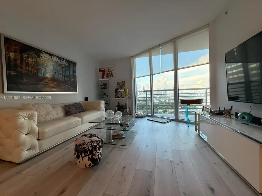 325 S Biscayne Blvd #2024, Miami, FL 33131 - #3