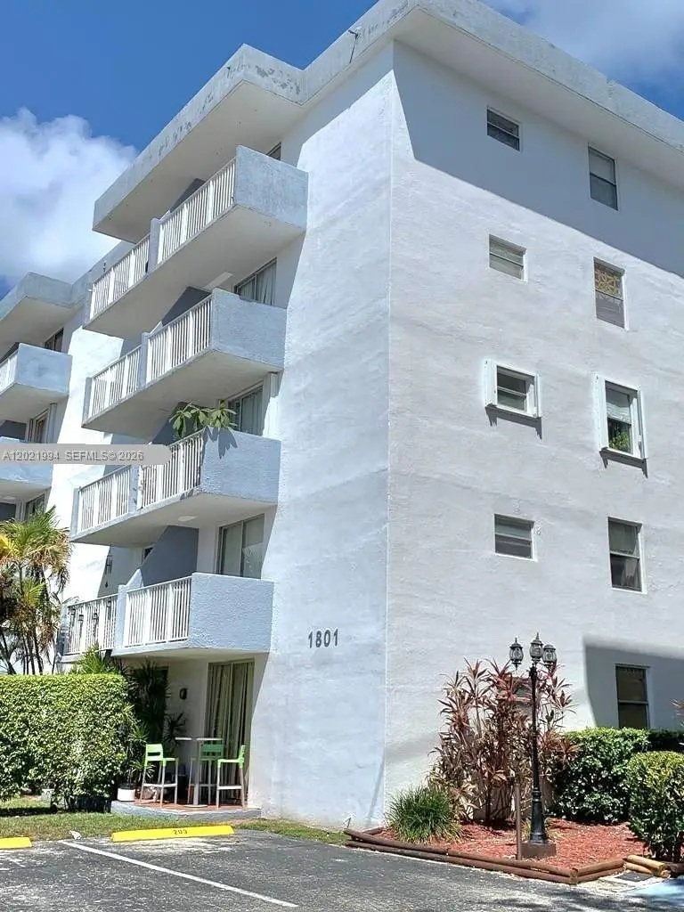 1801 S Treasure Dr #427, North Bay Village, FL 33141 - #1