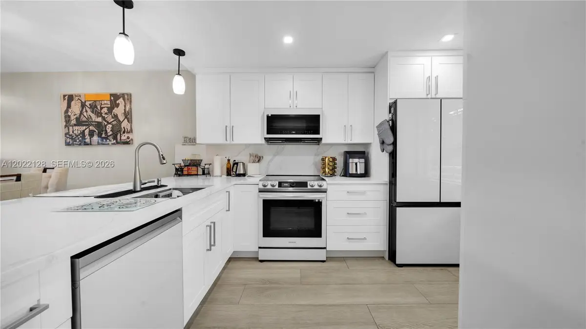605 Oaks Dr #502, Pompano Beach, FL 33069 - #1