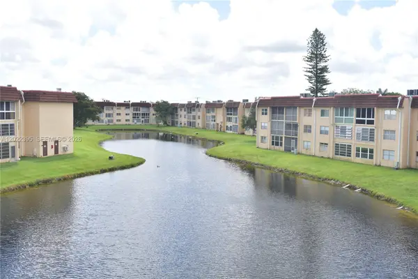 8861 Sunrise Lakes Blvd #305, Sunrise, FL 33322