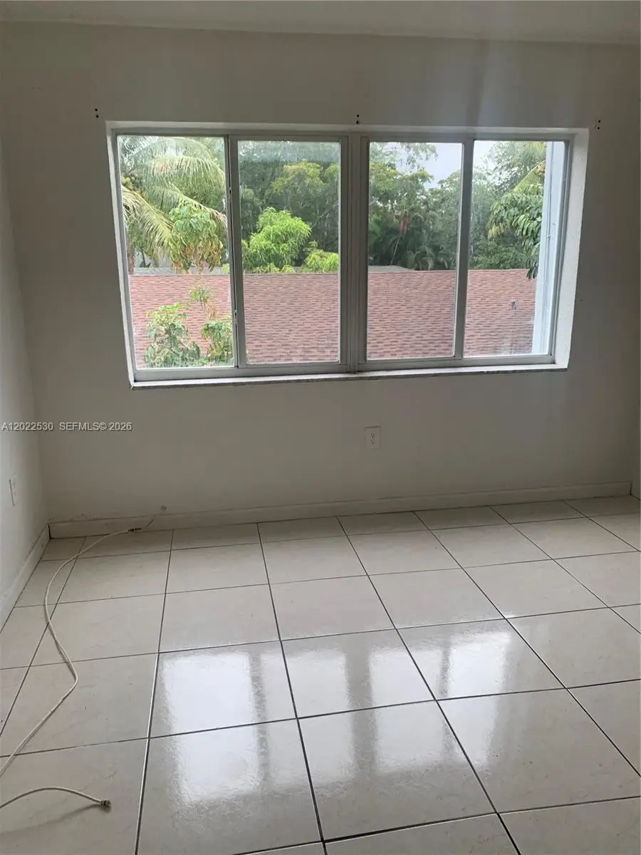 1090 NE 129th St #202, North Miami, FL 33161 - #3