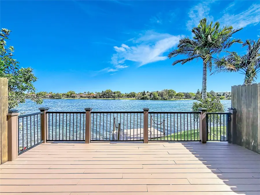 781 NE 195th St, Miami, FL 33179 - #2
