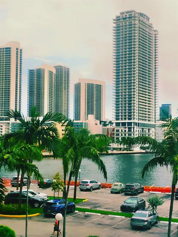 200 Leslie Dr #324, Hallandale Beach, FL 33009