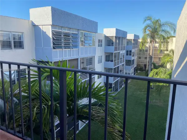 7502 NW 30th Pl #417, Sunrise, FL 33313