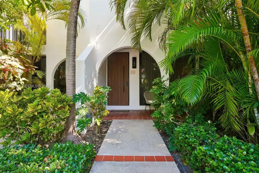 425 Grapetree Dr #211, Key Biscayne, FL 33149 - #2