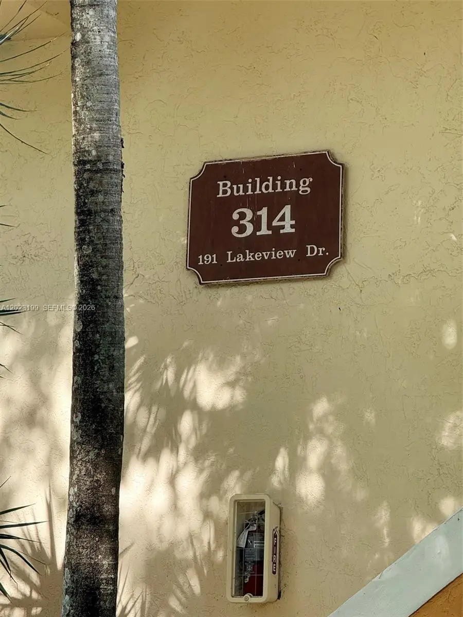 191 Lakeview Dr #103, Weston, FL 33326 - #2