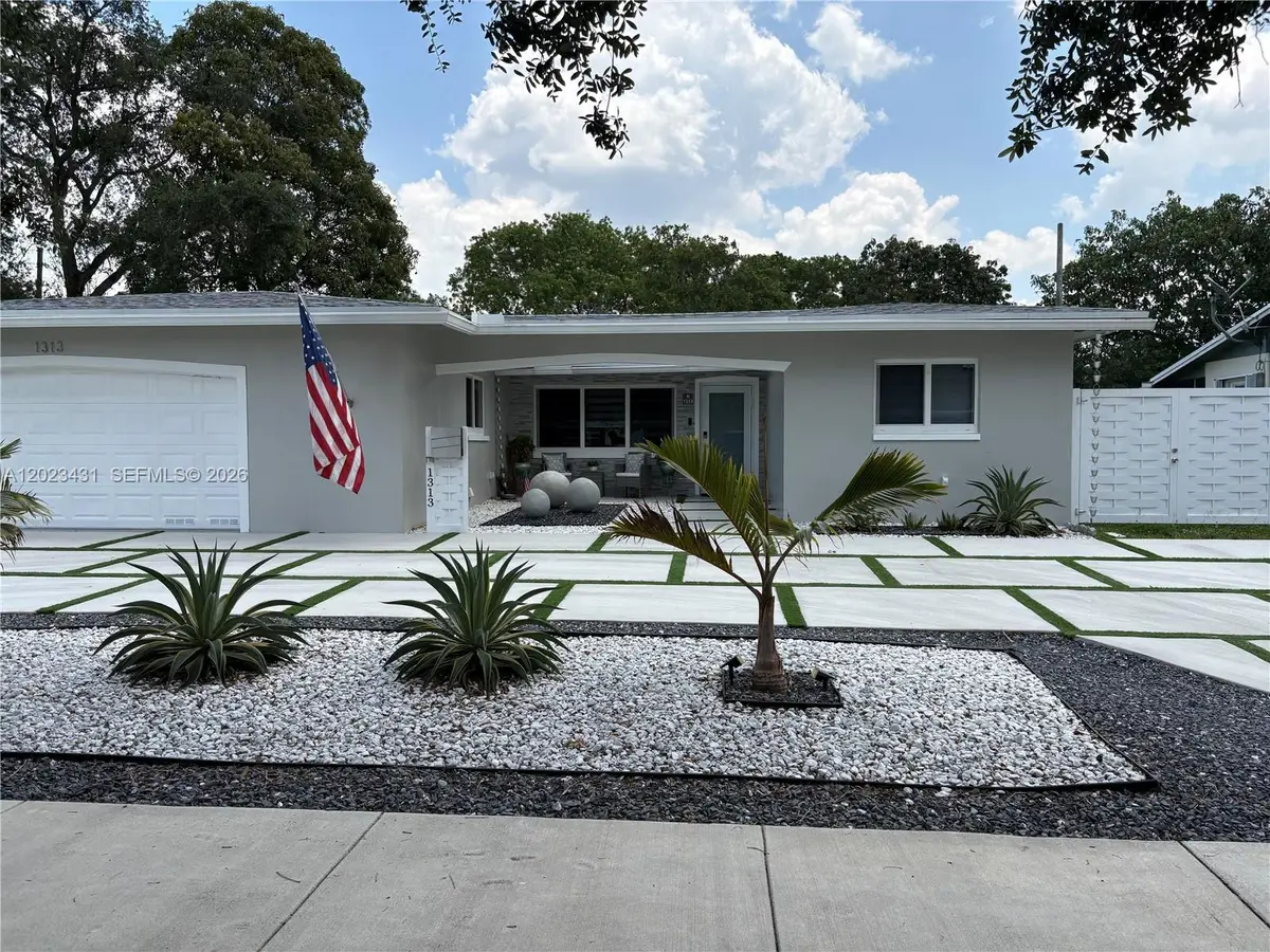 74 ter N 74 Ter, Hollywood, FL 33024 - #1