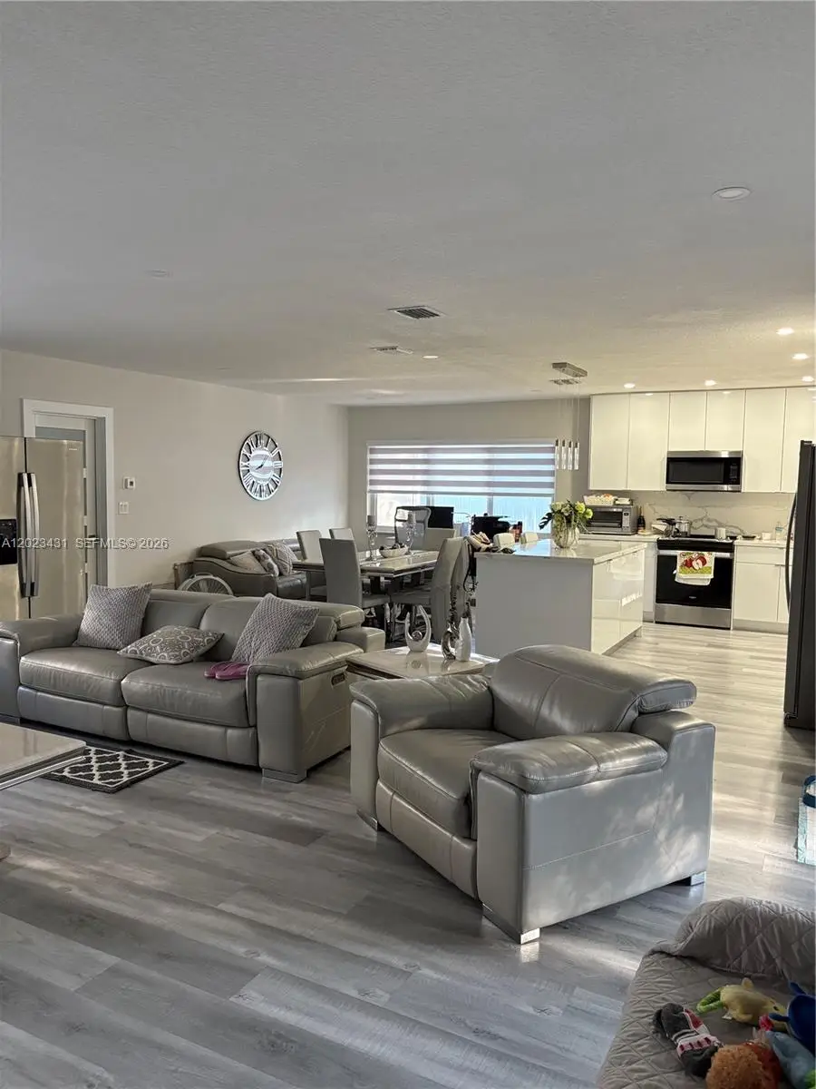 74 ter N 74 Ter, Hollywood, FL 33024 - #2