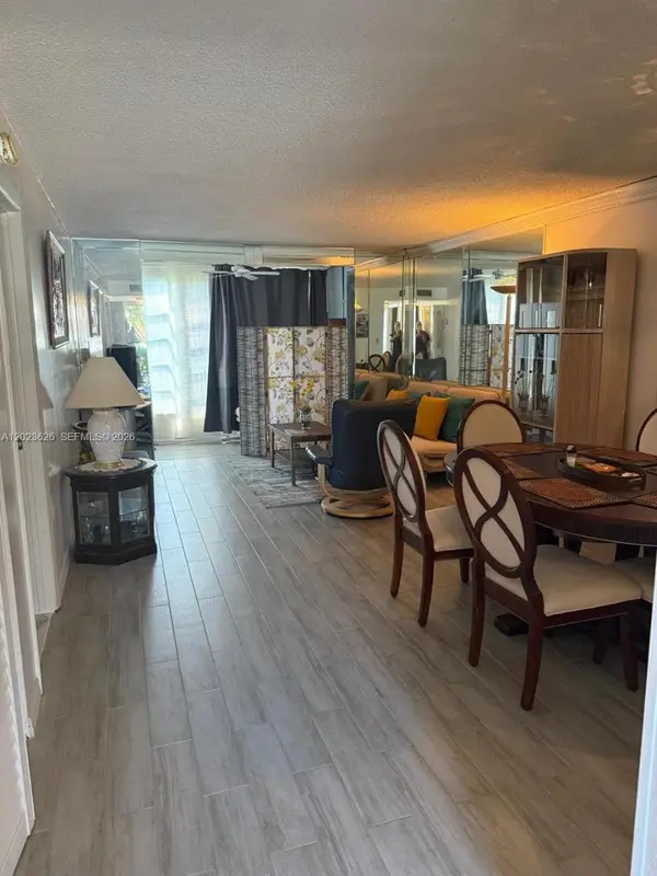 9401 Sunrise Lakes Blvd #109, Sunrise, FL 33322