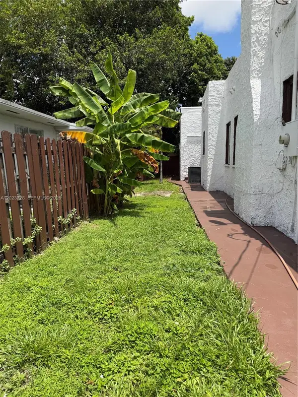 1727 NW 50th St, Miami, FL 33142