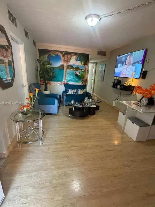 1245 W 24th St #118, Hialeah, FL 33010