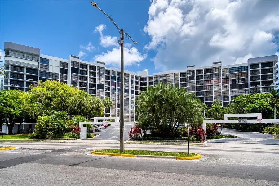 600 SW Parkview Dr #505, Hallandale Beach, FL 33009 - #2