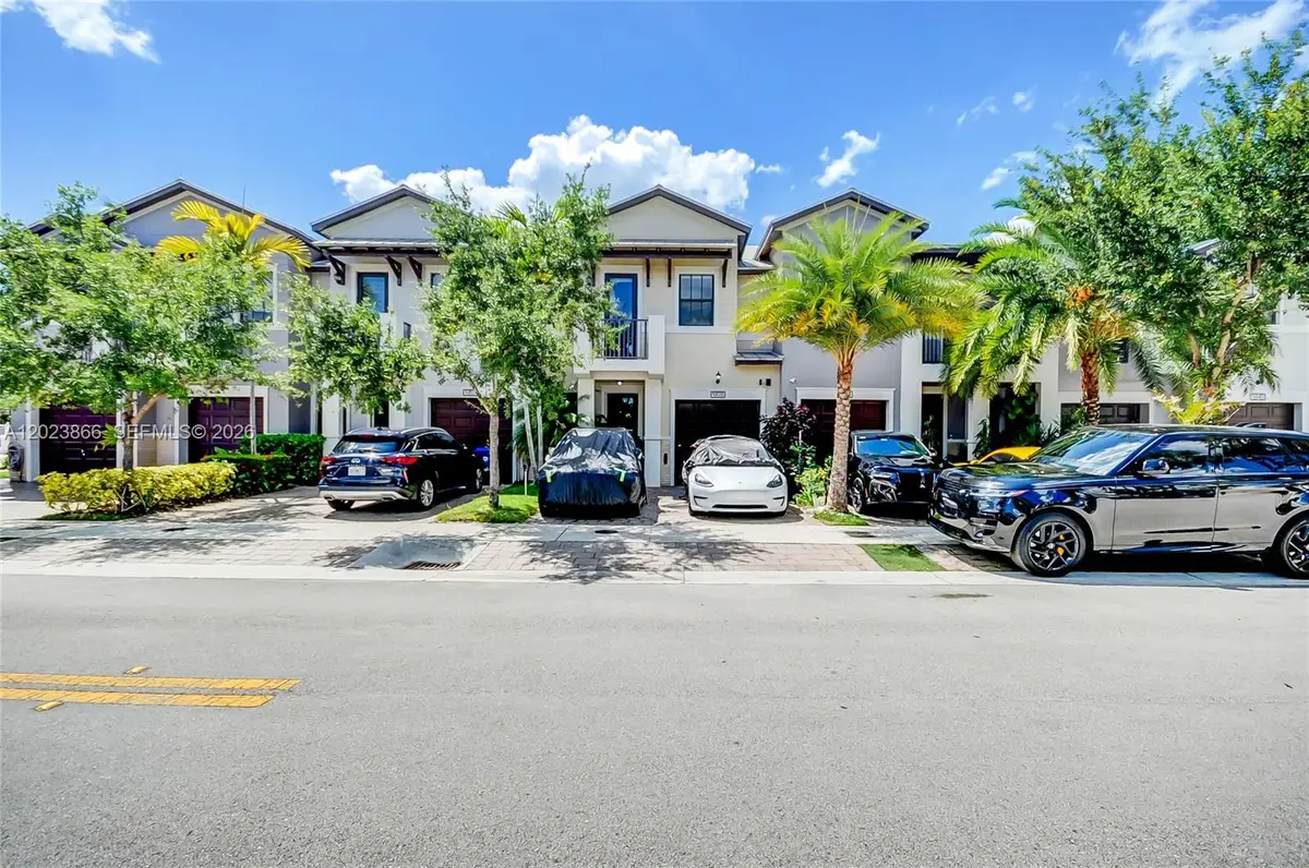 5820 NW 104th Ct, Doral, FL 33178 - #1