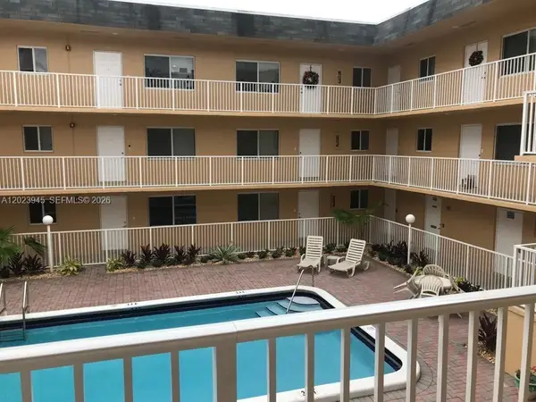 7910 Taft St #214, Pembroke Pines, FL 33024