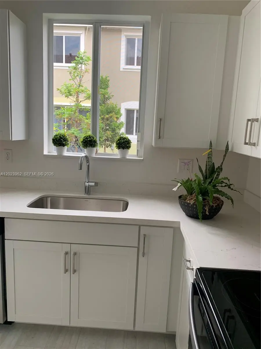 1068 SE 24th Ave, Homestead, FL 33035 - #2