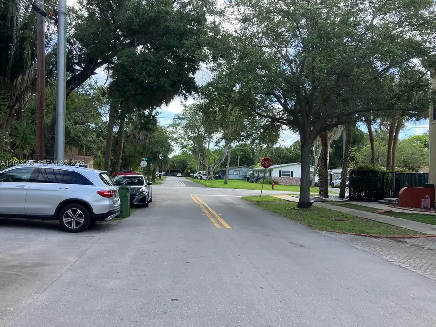 1806 SW 23rd St, Fort Lauderdale, FL 33315 - #2