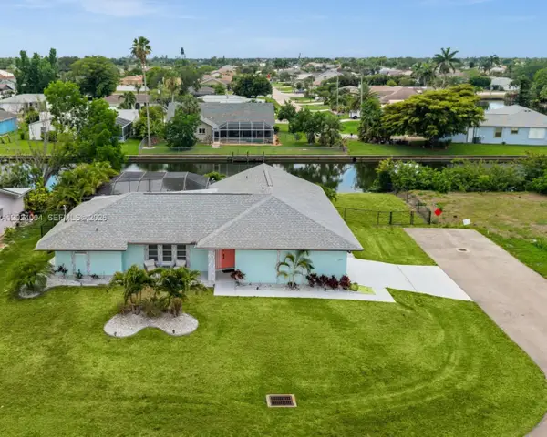2102 SE 8th Place, Cape Coral, FL 33990