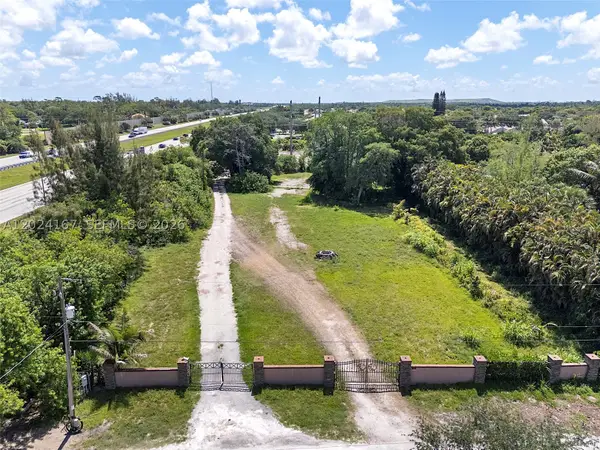 5680 Pinetree Rd, Parkland, FL 33067