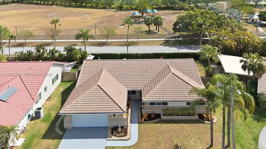 6520 Olde Moat Way, Davie, FL 33331 - #2