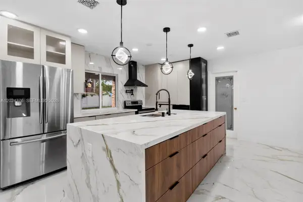 7220 NW 10th Pl, Plantation, FL 33313