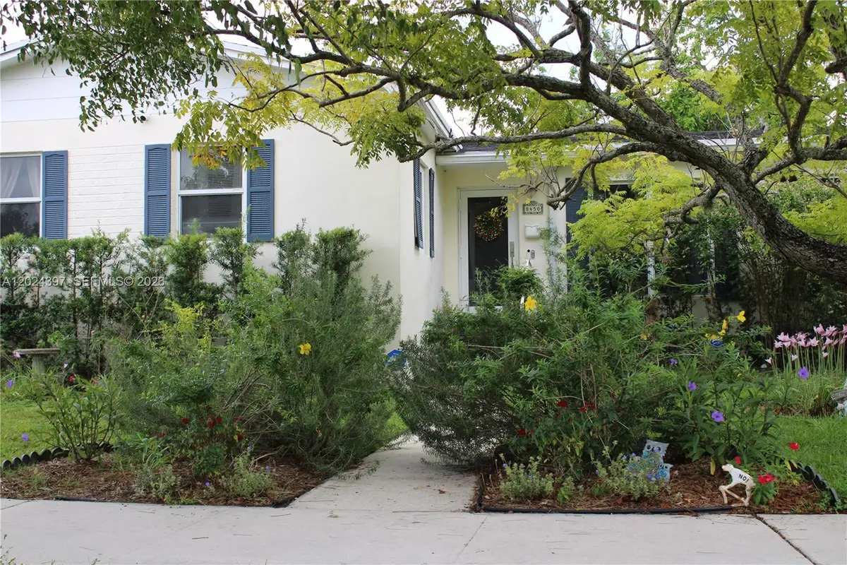 8450 SW 28th St, Miami, FL 33155 - #1